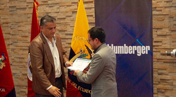La carrera de Ingeniería en Petróleos fomenta el liderazgo en estudiantes y docentes