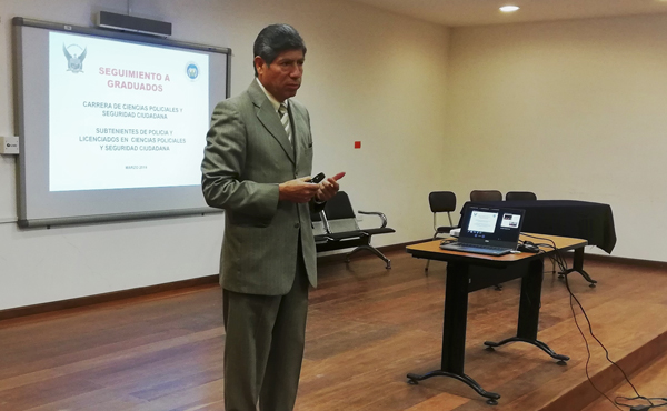 El Director de la Carrera de Ciencias Policiales presentó el informe de seguimiento a graduados