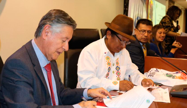 Inician nuevos desafíos con la suscripción del Convenio entre la UCE y el GAD Cayambe