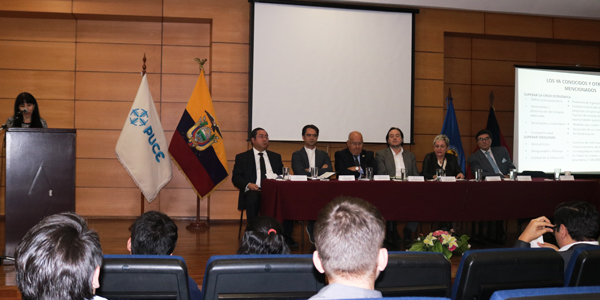 Académicos debatieron las perspectivas económicas del país para el 2020