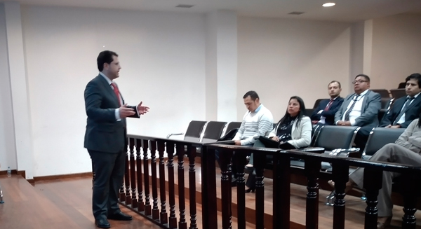 Maestrantes de la Facultad de Jurisprudencia analizaron las tipologías de blanqueo de capitales y su prevención